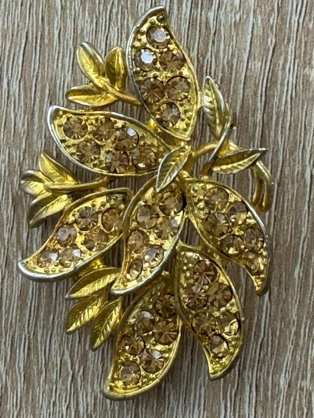 Vintage Leaf Rhinestone Gold Tone Brooch Luminous Sparkly Mid Century 50s 60s - Picture 2 of 8